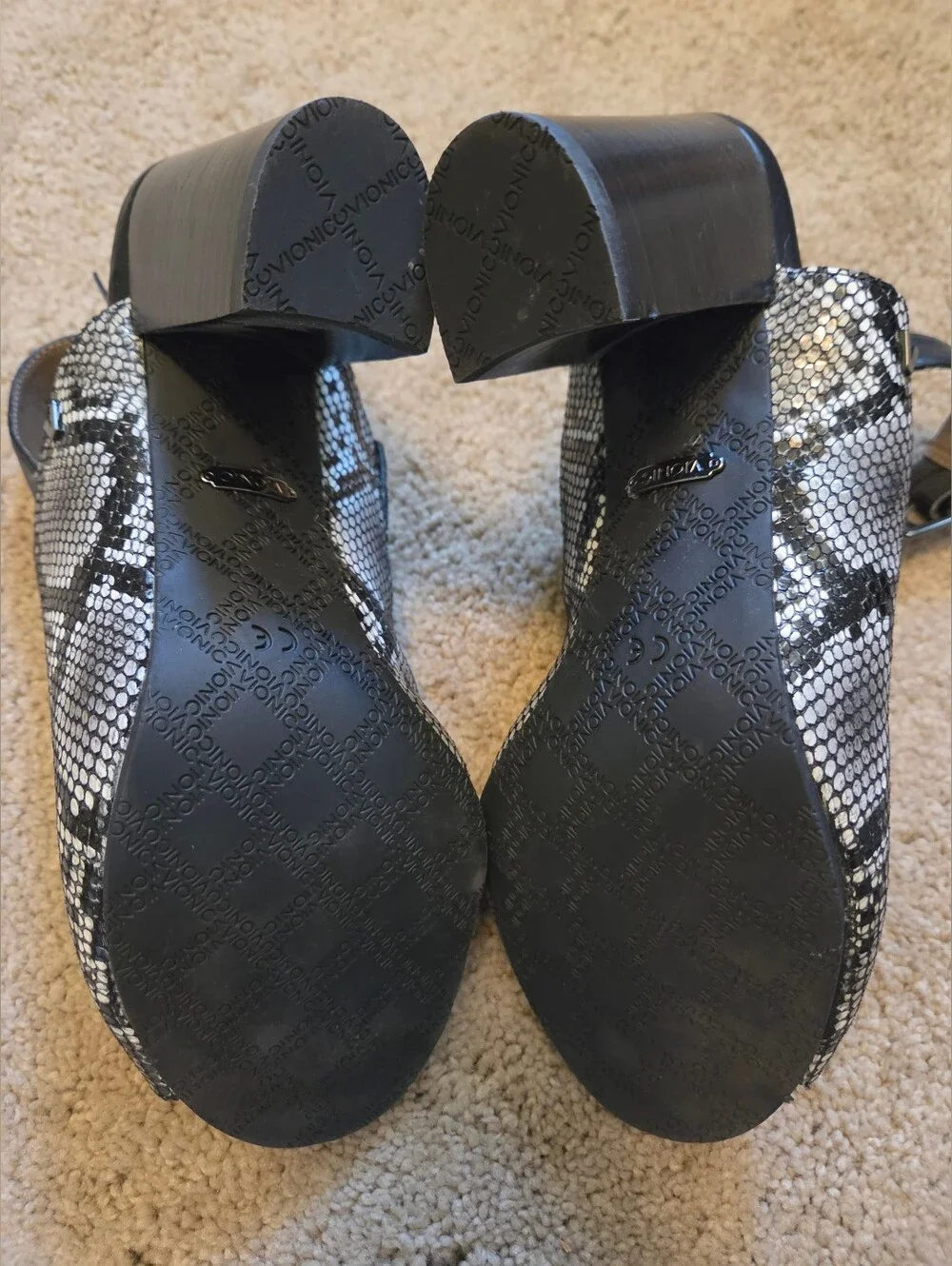 Vionic Kaia Snake Print BLACK GRAY Ankle Strap Block Heels Peep Toe Size 8W